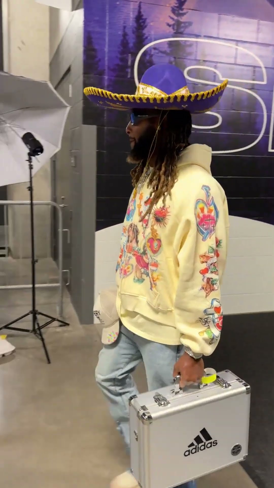 Aaron Jones has arrived for Monday Night Football ?